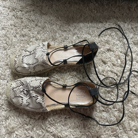 BIBI LOU Snake print Tie Up Espadrilles - Picture 2 of 4
